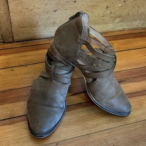 Seychelle woven bootie